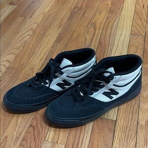New Balance Men’s Black and White Low-Top Skate Sneakers